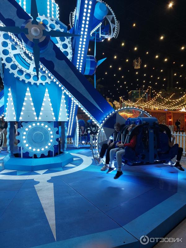 Остров мечты представление. Диснейленд в москве остров мечты. Парк остров мечты в москве. Замок снежной королевы остров мечты аттракцион. Замок снежной королевы остров мечты аттракцион.