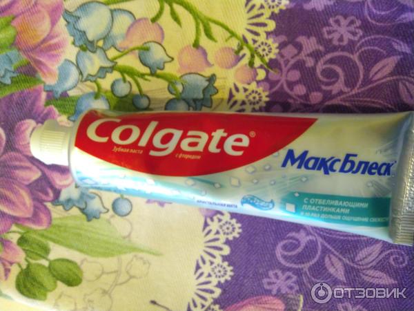 Зубная паста Colgate Макс Блеск с отбеливающими пластинками фото