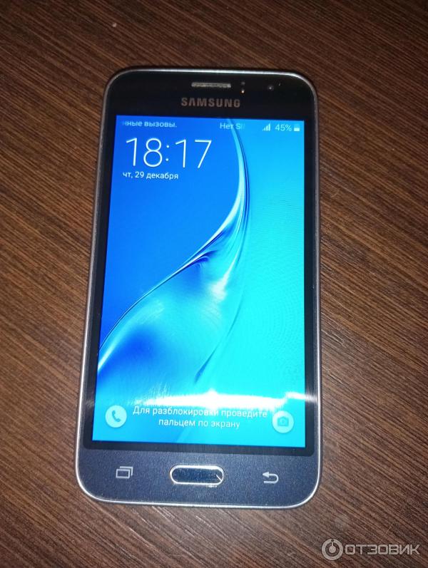 Смартфон Samsung Galaxy J1 фото