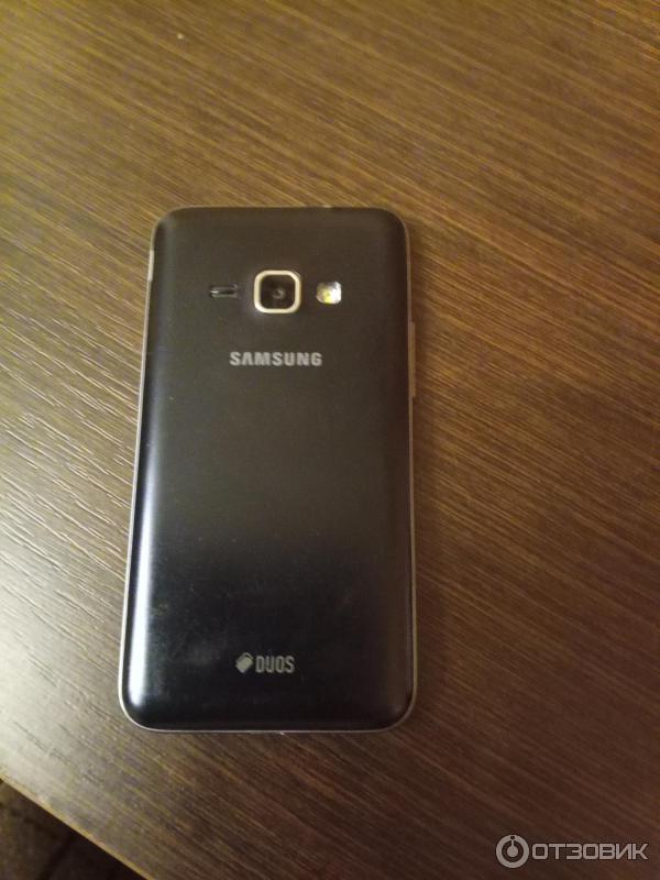 Смартфон Samsung Galaxy J1 фото